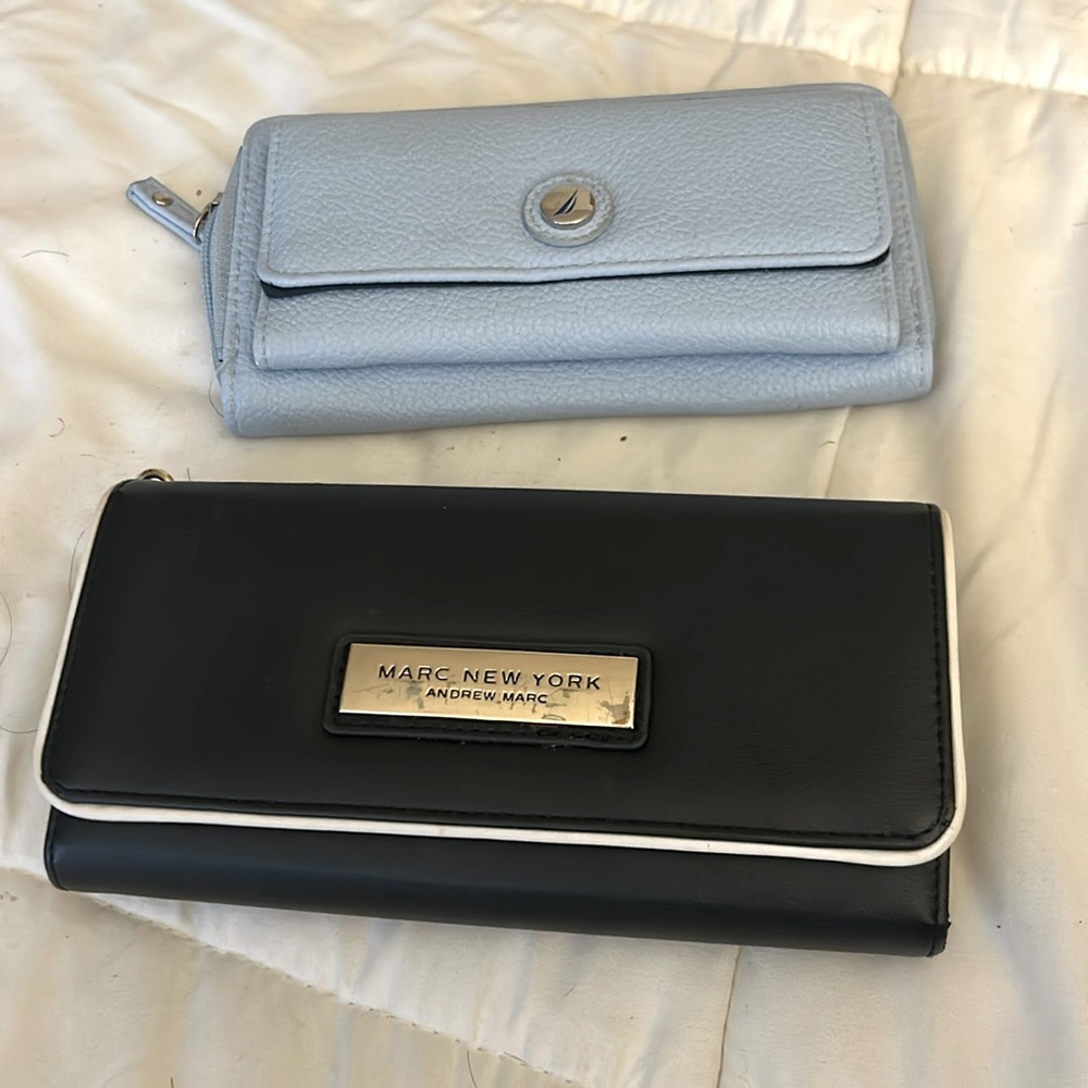 2 Wallets